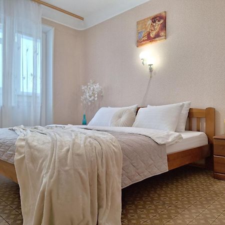 4 Ліжка З Балконом Документи Для Відряджень Мережа Alex Apartments Безконтатне Заселення 24-7 Полтава Экстерьер фото