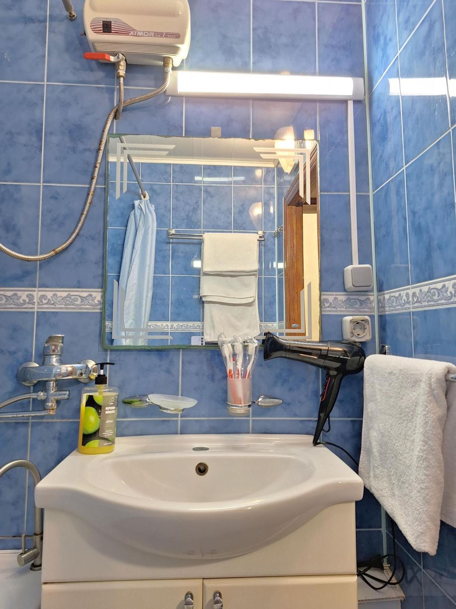 4 Ліжка З Балконом Документи Для Відряджень Мережа Alex Apartments Безконтатне Заселення 24-7 Полтава Экстерьер фото